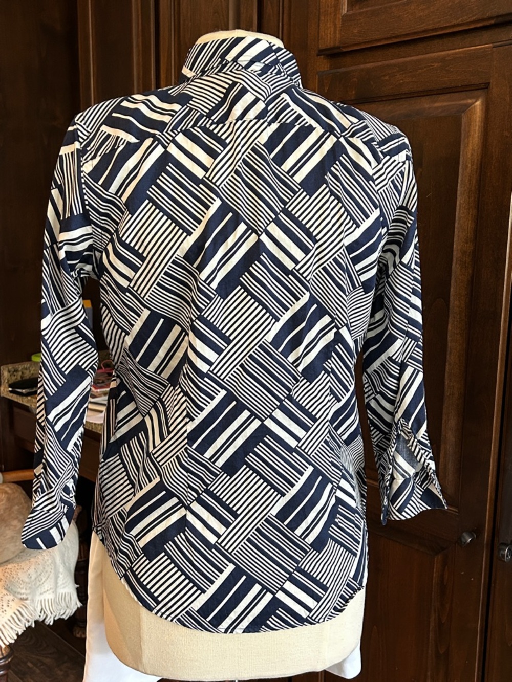 Lauren Ralph Lauren Sz S Navy and White Graphic Print 3/4 Sleeve Button-Up Shirt - Picture 2 of 5